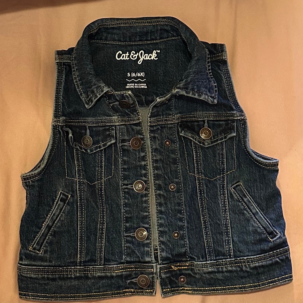 GIRLS Cat & Jack Denim Vest Small (6)